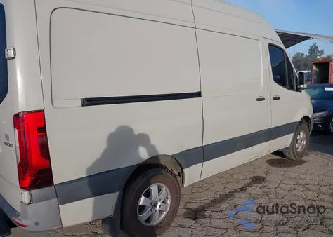 2021 Mercedes-Benz Sprinter 2500 Standard Roof V6 z USA, uszkodzony, nr VIN W1W4EBHY1MT074920